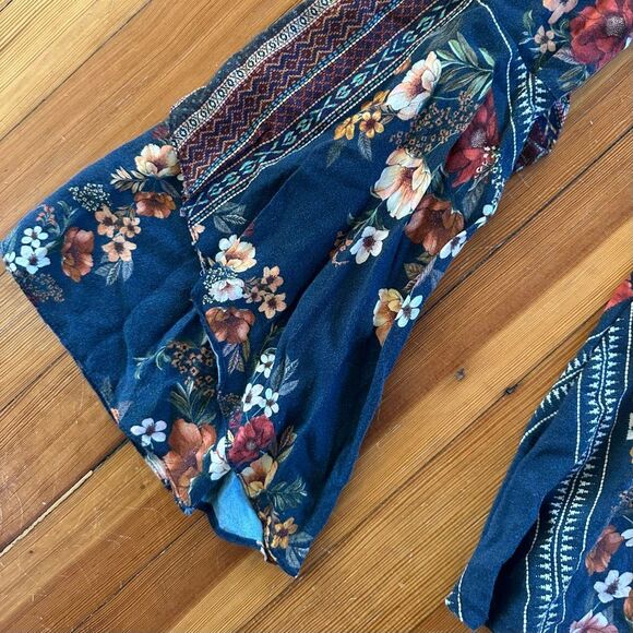FARM Rio RARE Boho Floral Bell Sleeved Blouse Size M - Picture 3 of 6